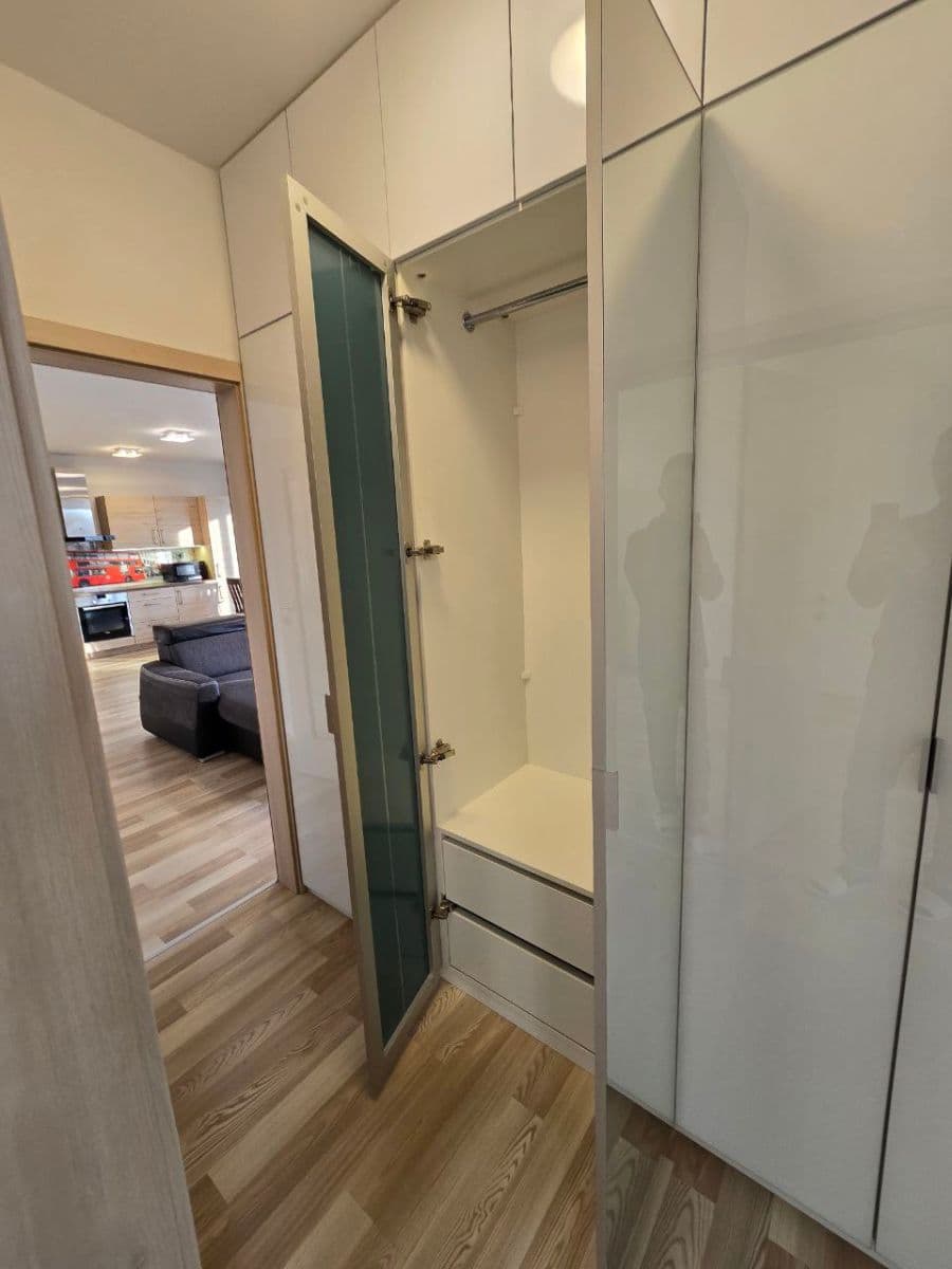 Pronájem bytu 3+kk 86 m², Modrého, Praha, Praha Pronájem bytu 3+kk 86 m², Modrého, Praha, Praha