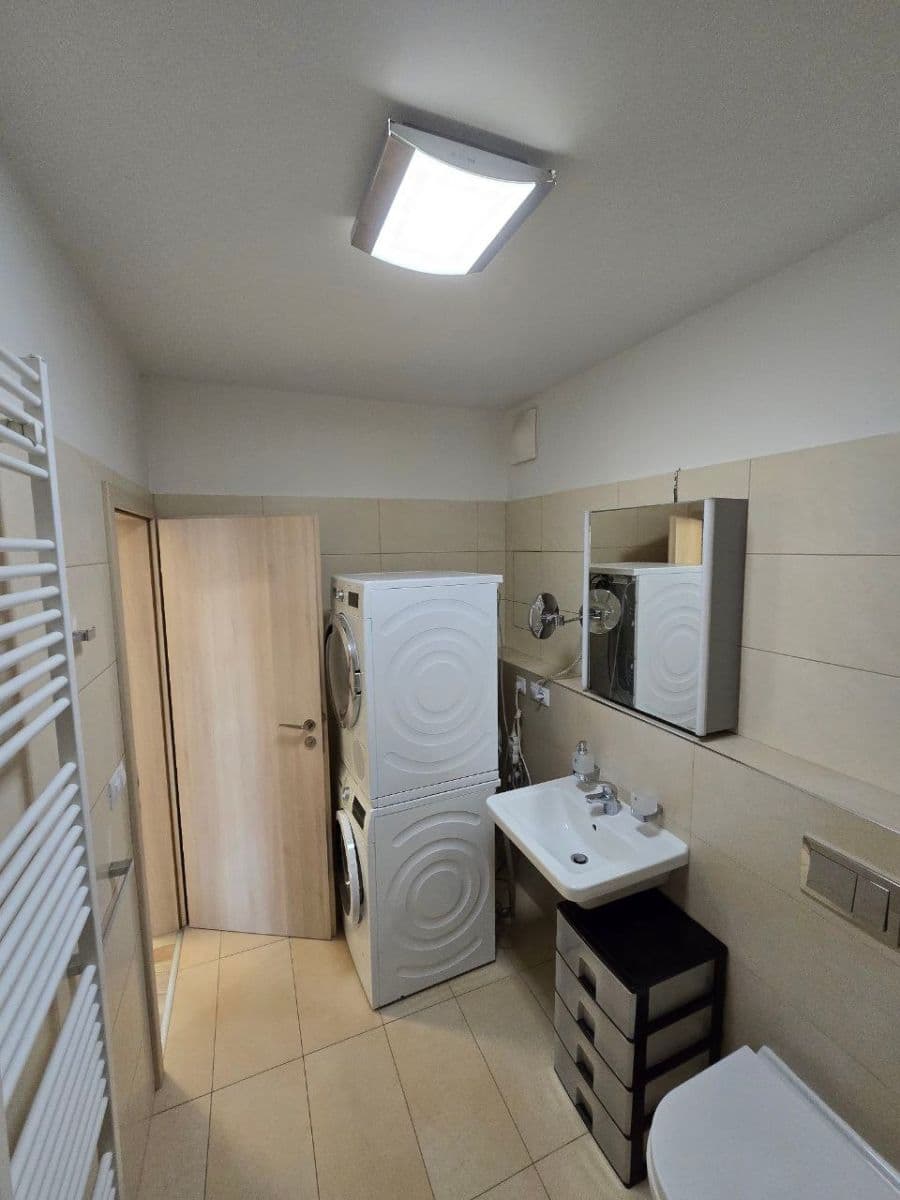 Pronájem bytu 3+kk 86 m², Modrého, Praha, Praha Pronájem bytu 3+kk 86 m², Modrého, Praha, Praha