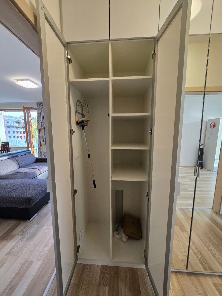 Pronájem bytu 3+kk 86 m², Modrého, Praha, Praha Pronájem bytu 3+kk 86 m², Modrého, Praha, Praha