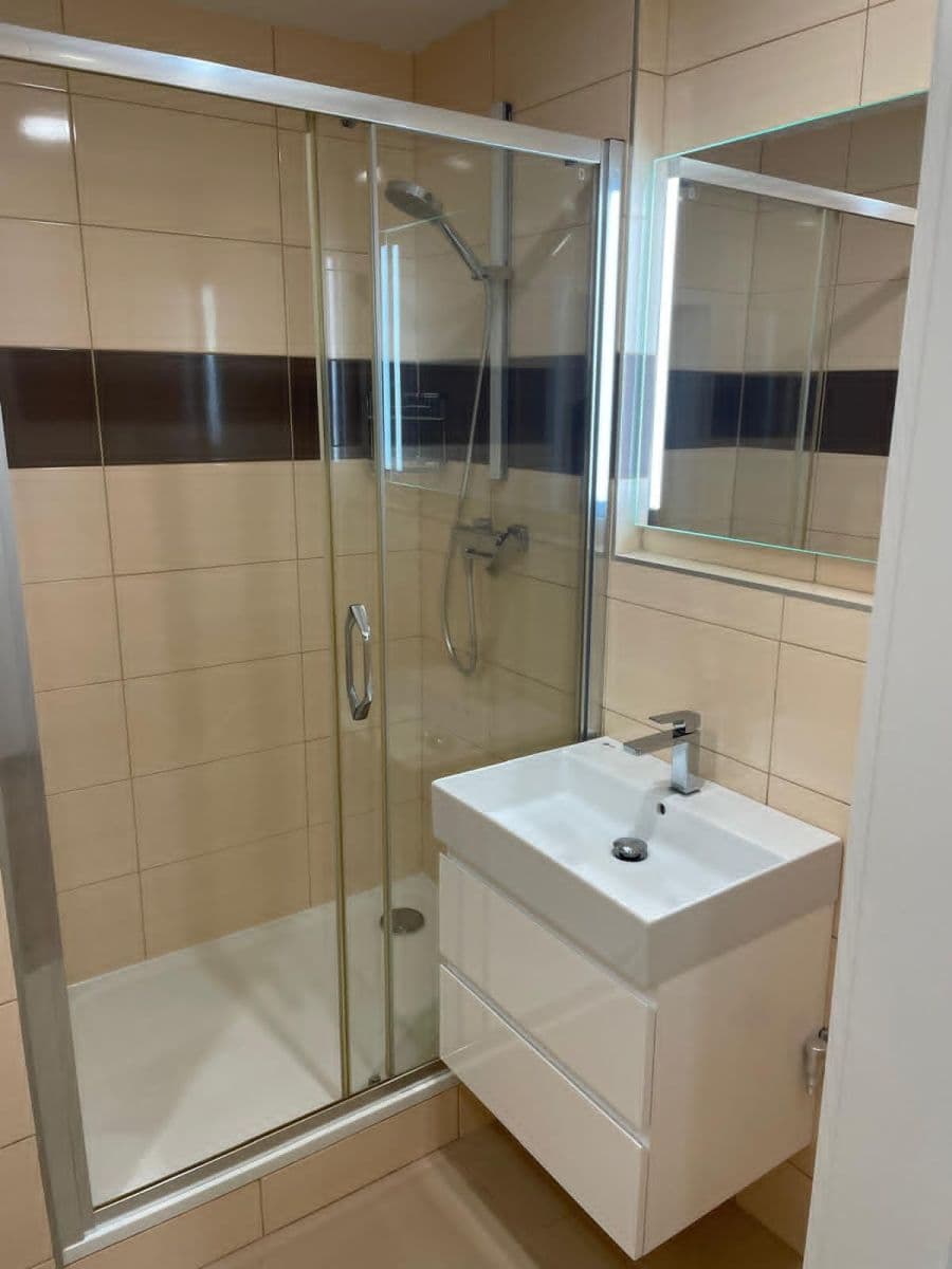 Pronájem bytu 2+1 43 m², Ciolkovského, Praha, Praha Pronájem bytu 2+1 43 m², Ciolkovského, Praha, Praha