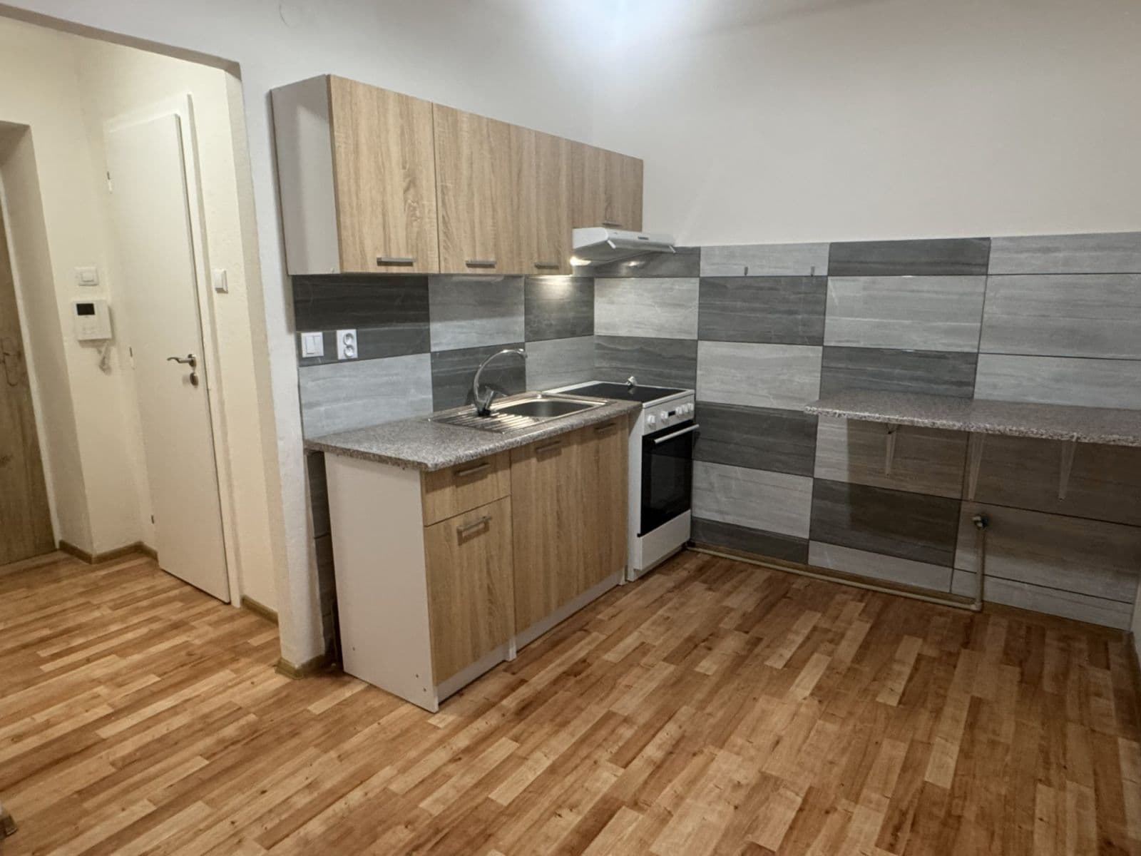 Pronájem bytu 1+1 29 m², Moskevské náměstí, Teplice, Ústecký kraj Pronájem bytu 1+1 29 m², Moskevské náměstí, Teplice, Ústecký kraj