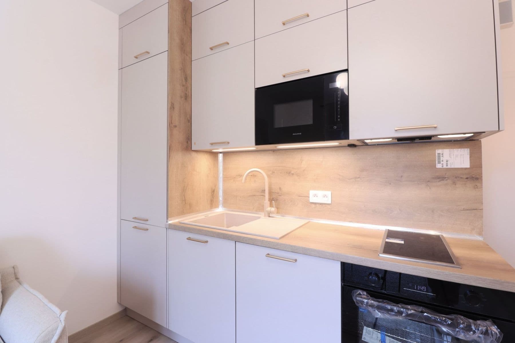 Pronájem bytu 1+kk 22 m², V Kněžívce, Tuchoměřice, Středočeský kraj Pronájem bytu 1+kk 22 m², V Kněžívce, Tuchoměřice, Středočeský kraj