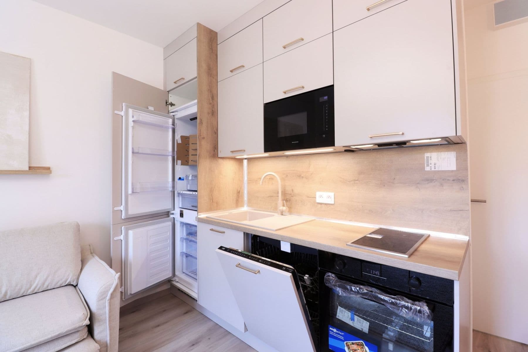 Pronájem bytu 1+kk 22 m², V Kněžívce, Tuchoměřice, Středočeský kraj Pronájem bytu 1+kk 22 m², V Kněžívce, Tuchoměřice, Středočeský kraj