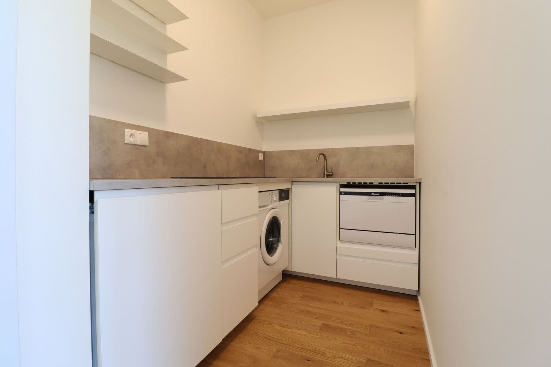 Pronájem bytu 1+kk 35 m², U průhonu, Praha, Praha Pronájem bytu 1+kk 35 m², U průhonu, Praha, Praha