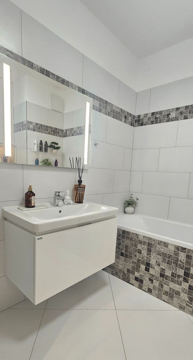 Prodej bytu 1+kk 37 m², Štanderova, Praha, Praha Prodej bytu 1+kk 37 m², Štanderova, Praha, Praha