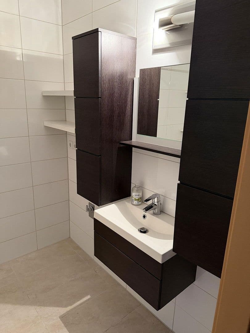 Pronájem bytu 1+1 45 m², Eierstr. X, Stuttgart, Bádensko-Württembersko Pronájem bytu 1+1 45 m², Eierstr. X, Stuttgart, Bádensko-Württembersko