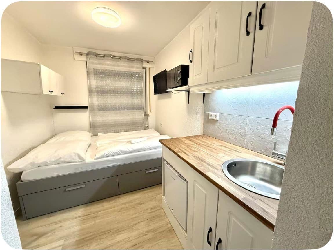 Pronájem bytu 1+1 12 m², Kriegerstraße. 12, Stuttgart, Bádensko-Württembersko Pronájem bytu 1+1 12 m², Kriegerstraße. 12, Stuttgart, Bádensko-Württembersko