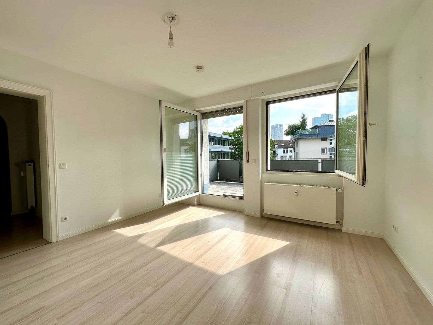 Pronájem bytu 3+1 100 m², Frankfurt am Main, Hessen Pronájem bytu 3+1 100 m², Frankfurt am Main, Hessen