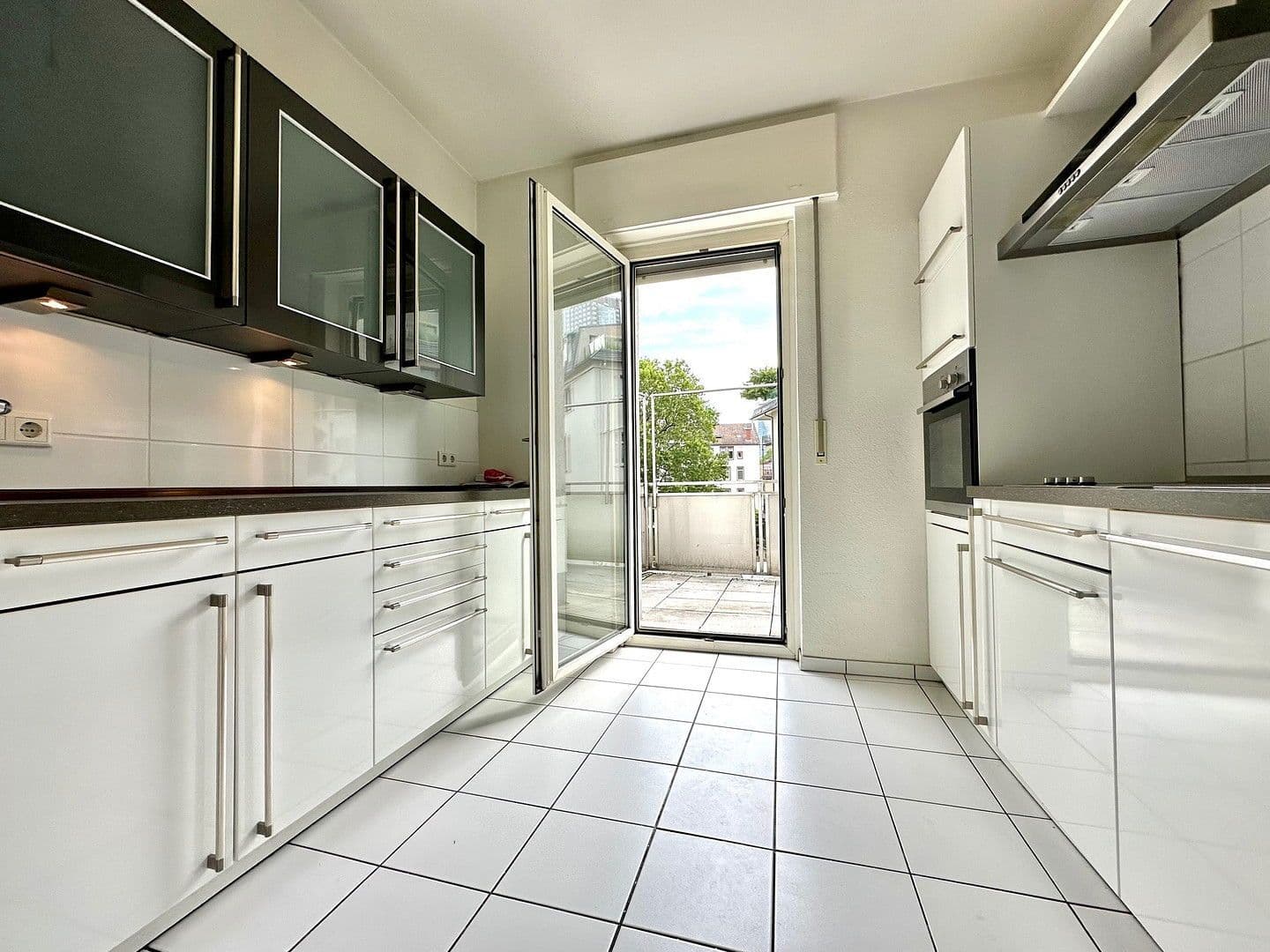 Pronájem bytu 3+1 100 m², Frankfurt am Main, Hessen Pronájem bytu 3+1 100 m², Frankfurt am Main, Hessen