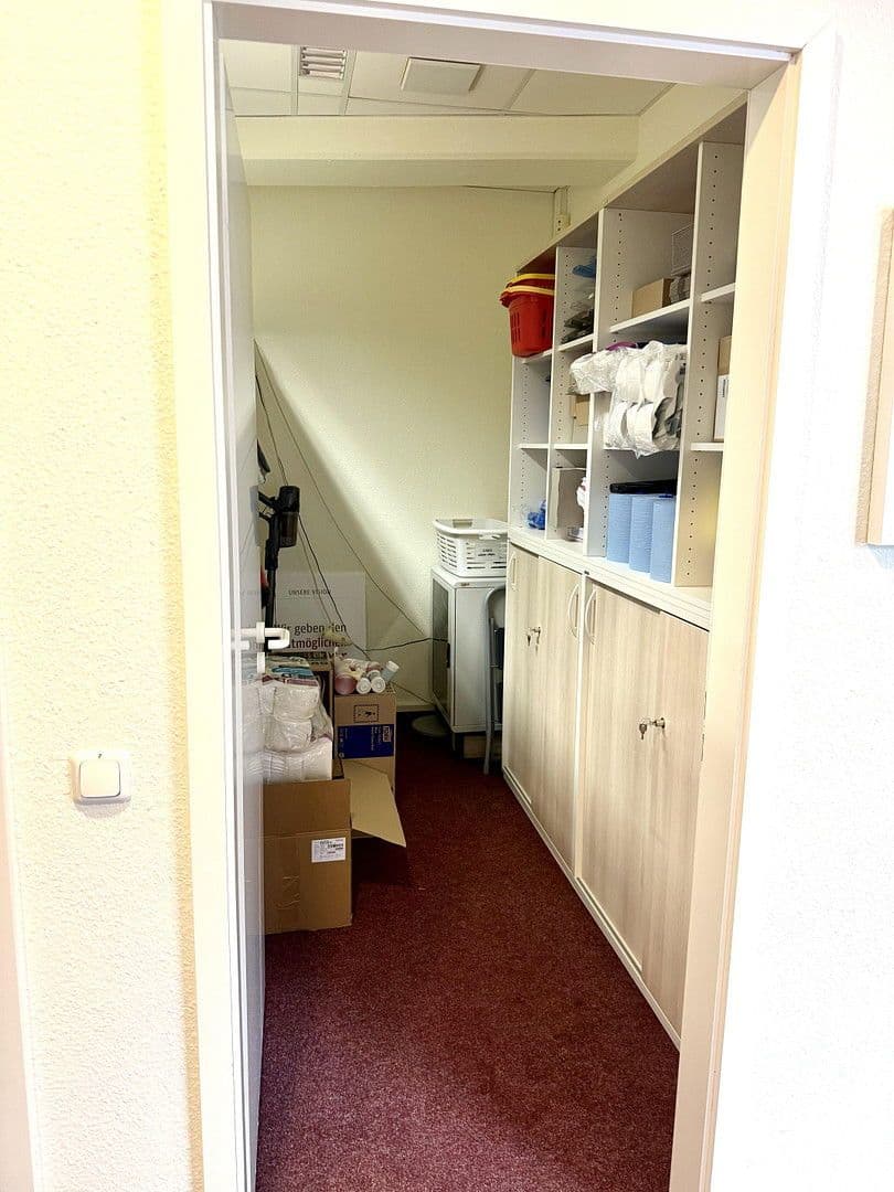 Pronájem kanceláře 210 m², Lübecker Straße 25-27, Schwerin - Altstadt, Mecklenburg-Vorpommern Pronájem kanceláře 210 m², Lübecker Straße 25-27, Schwerin - Altstadt, Mecklenburg-Vorpommern