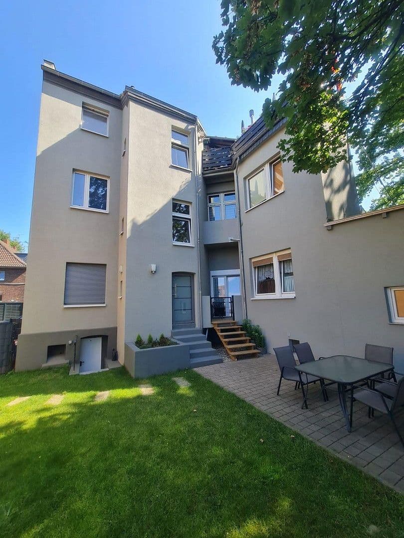 Prodej domu 285 m², pozemek 218 m², Oberhausen, Severní Porýní-Vestfálsko Prodej domu 285 m², pozemek 218 m², Oberhausen, Severní Porýní-Vestfálsko