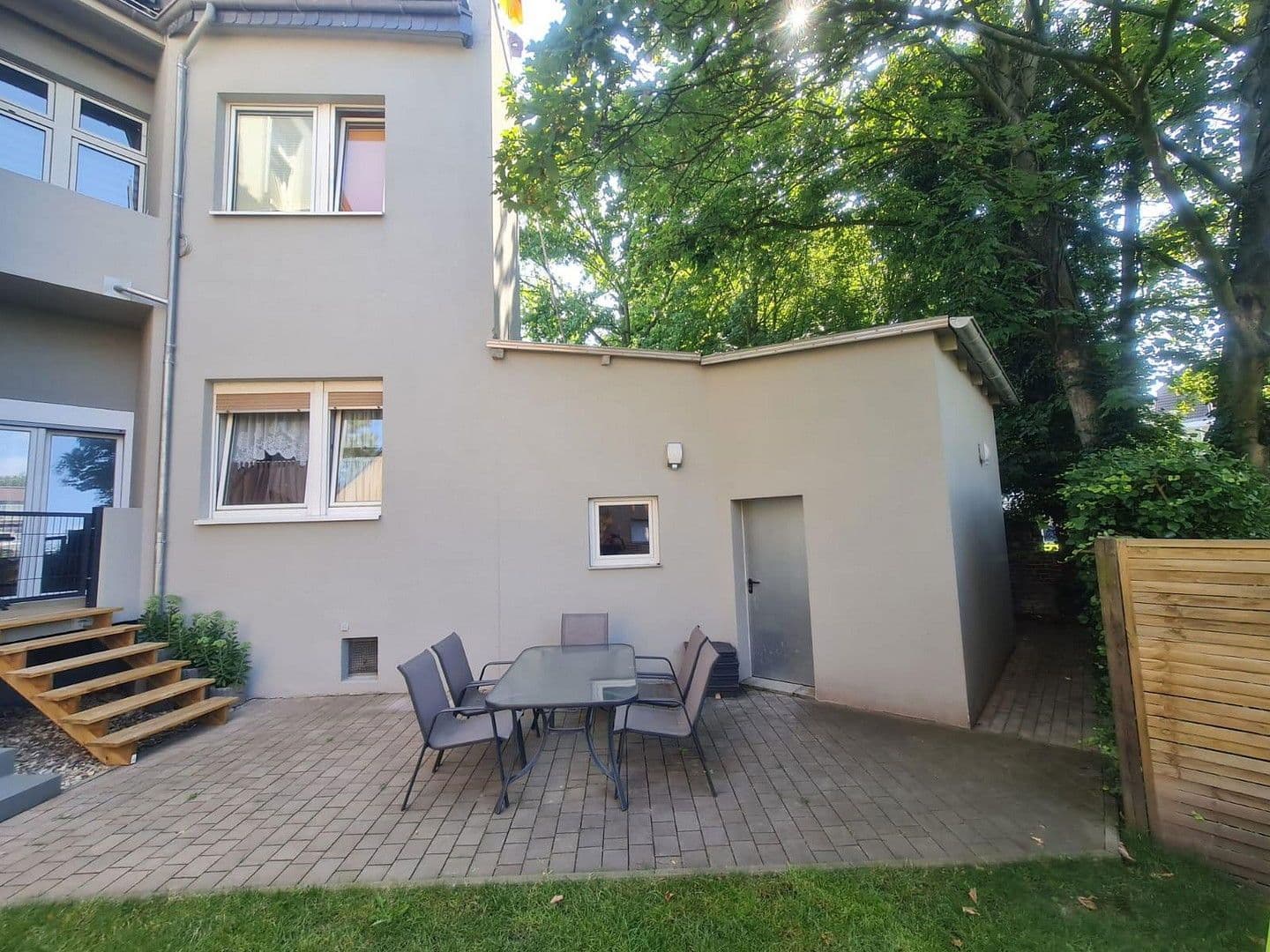 Prodej domu 285 m², pozemek 218 m², Oberhausen, Severní Porýní-Vestfálsko Prodej domu 285 m², pozemek 218 m², Oberhausen, Severní Porýní-Vestfálsko