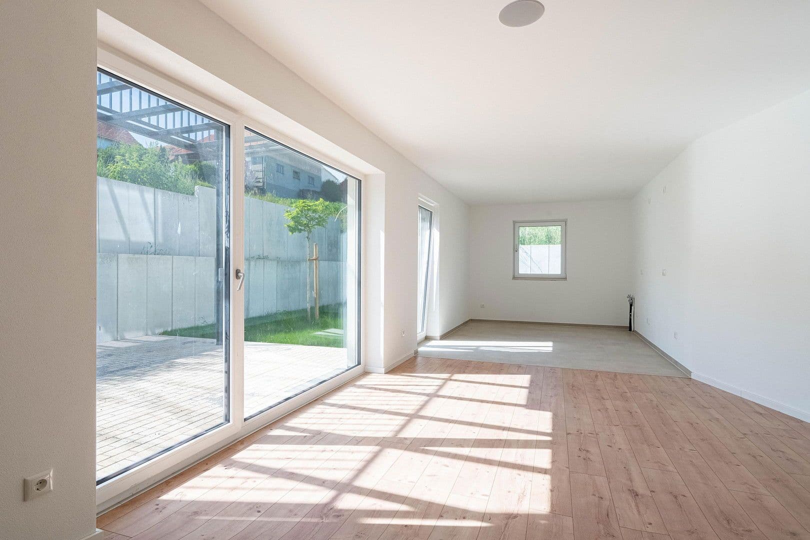 Pronájem bytu 2+1 91 m², Fichtelgebirgstraße 6, Sinzing, Bavorsko Pronájem bytu 2+1 91 m², Fichtelgebirgstraße 6, Sinzing, Bavorsko