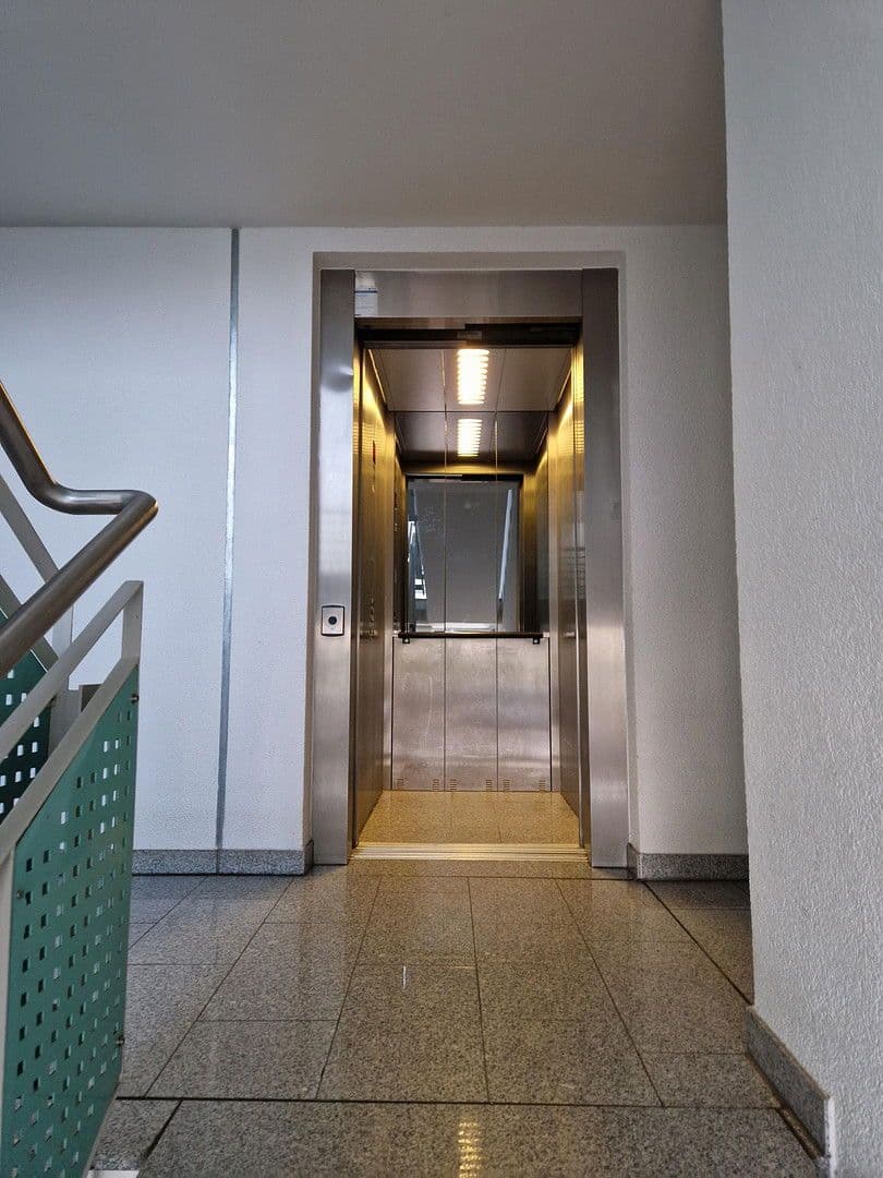 Prodej bytu 1+1 32 m², Bernhard-Lichtenberg-Straße 58, Karlsruhe, Bádensko-Württembersko Prodej bytu 1+1 32 m², Bernhard-Lichtenberg-Straße 58, Karlsruhe, Bádensko-Württembersko