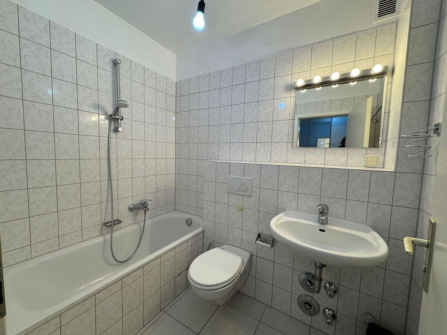 Pronájem bytu 1+1 39 m², Beethovenstraße 15, Frankfurt am Main, Hessen Pronájem bytu 1+1 39 m², Beethovenstraße 15, Frankfurt am Main, Hessen