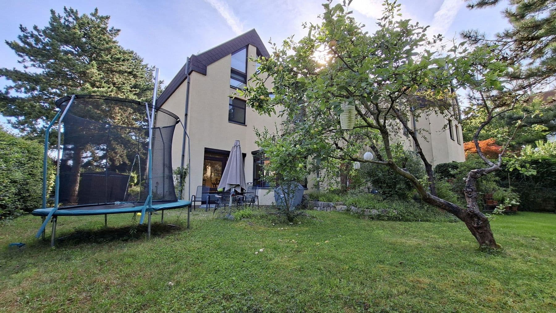 Prodej domu 150 m², pozemek 276 m², Graacher Str. 20, Berlin, Berlín Prodej domu 150 m², pozemek 276 m², Graacher Str. 20, Berlin, Berlín