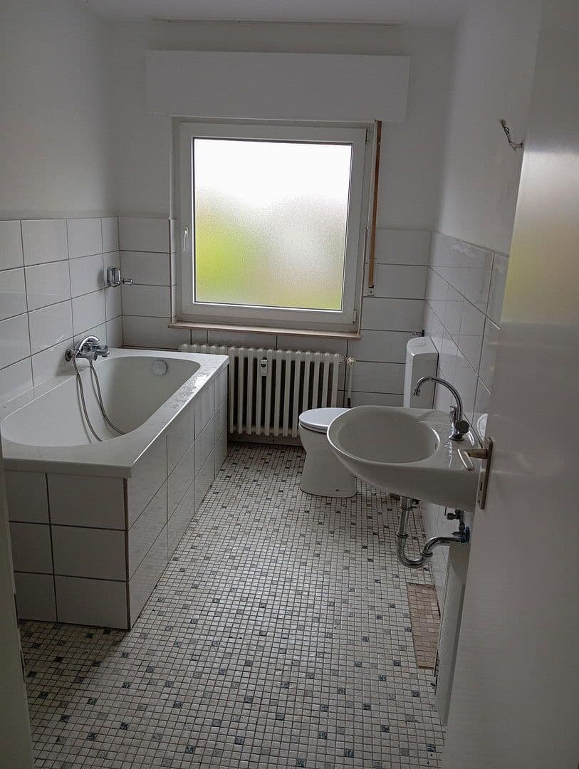 Prodej domu 706 m², pozemek 993 m², Löhne, Severní Porýní-Vestfálsko Prodej domu 706 m², pozemek 993 m², Löhne, Severní Porýní-Vestfálsko