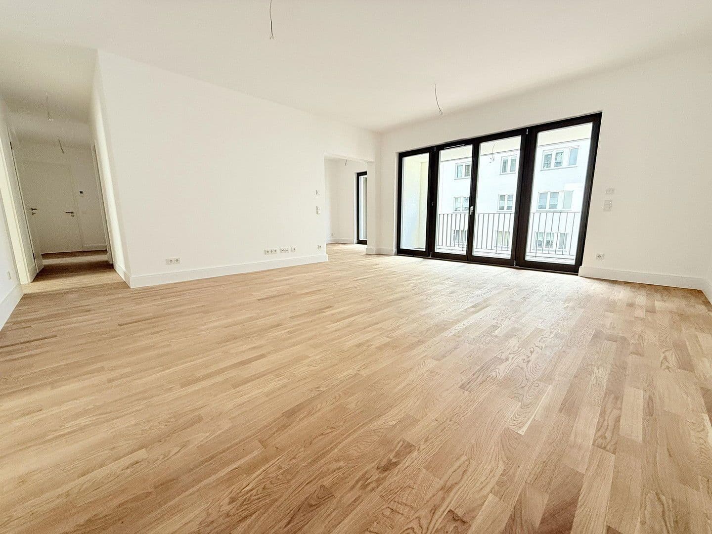Prodej bytu 4+1 108 m², Hohenstaufenstr. 9, Berlin, Berlín Prodej bytu 4+1 108 m², Hohenstaufenstr. 9, Berlin, Berlín