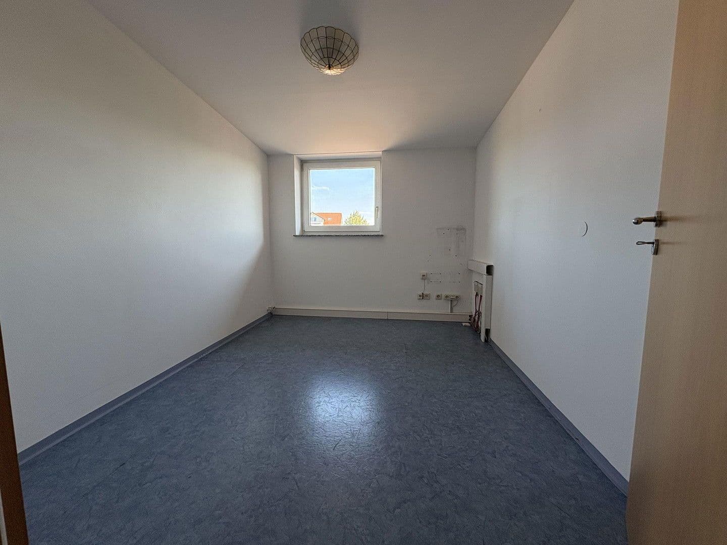 Pronájem kanceláře 300 m², Marktoberdorf, Bavorsko Pronájem kanceláře 300 m², Marktoberdorf, Bavorsko