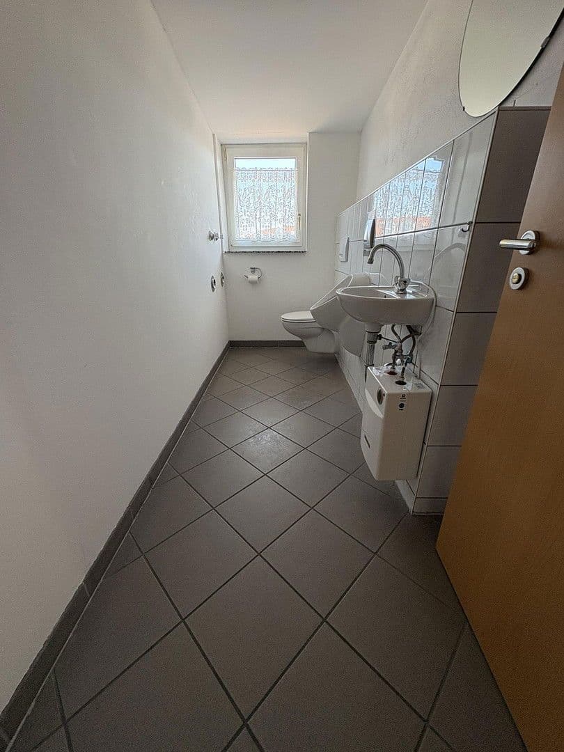 Pronájem kanceláře 300 m², Marktoberdorf, Bavorsko Pronájem kanceláře 300 m², Marktoberdorf, Bavorsko