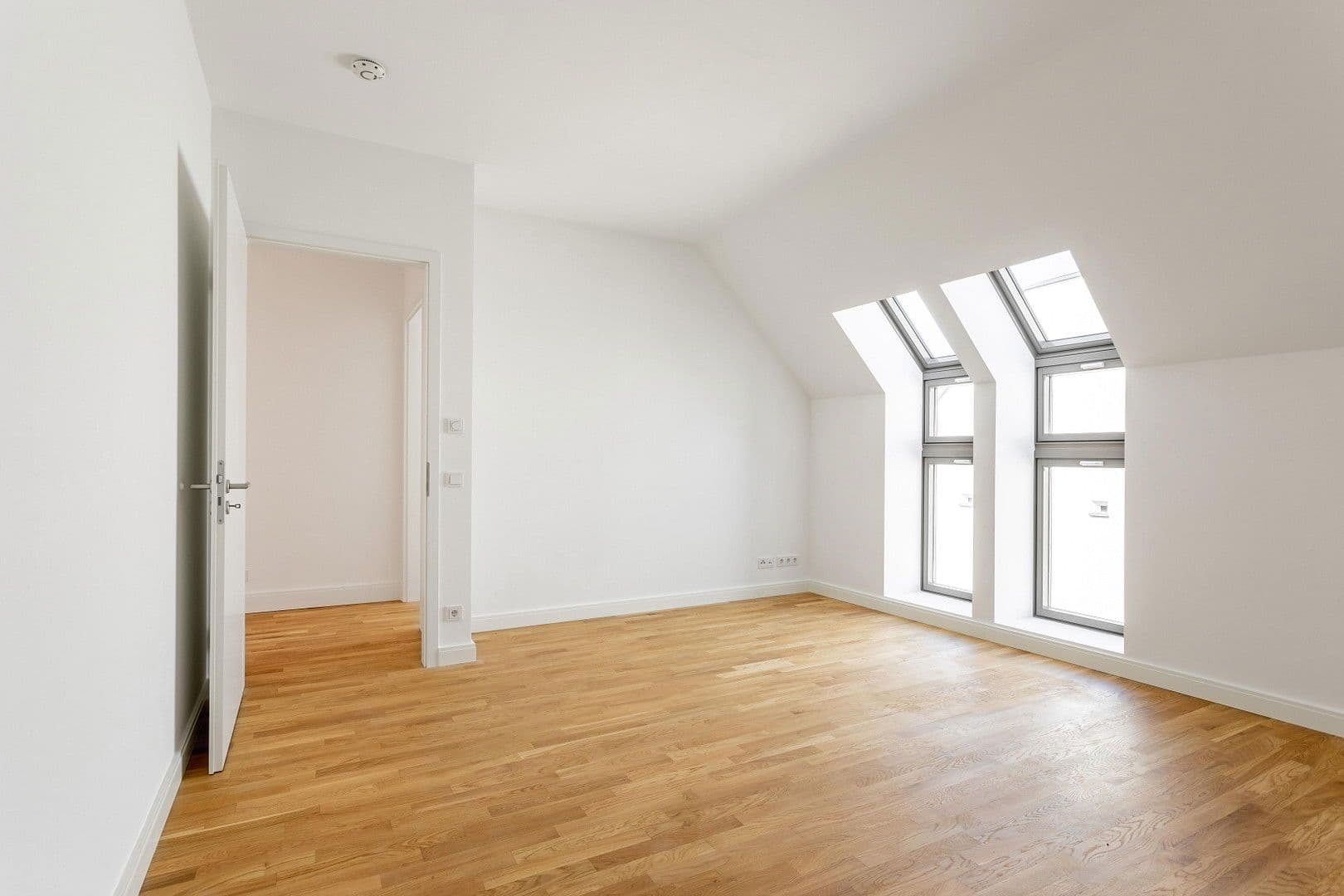Prodej bytu 4+1 161 m², Hohenstaufenstraße 9, Berlin, Berlín Prodej bytu 4+1 161 m², Hohenstaufenstraße 9, Berlin, Berlín