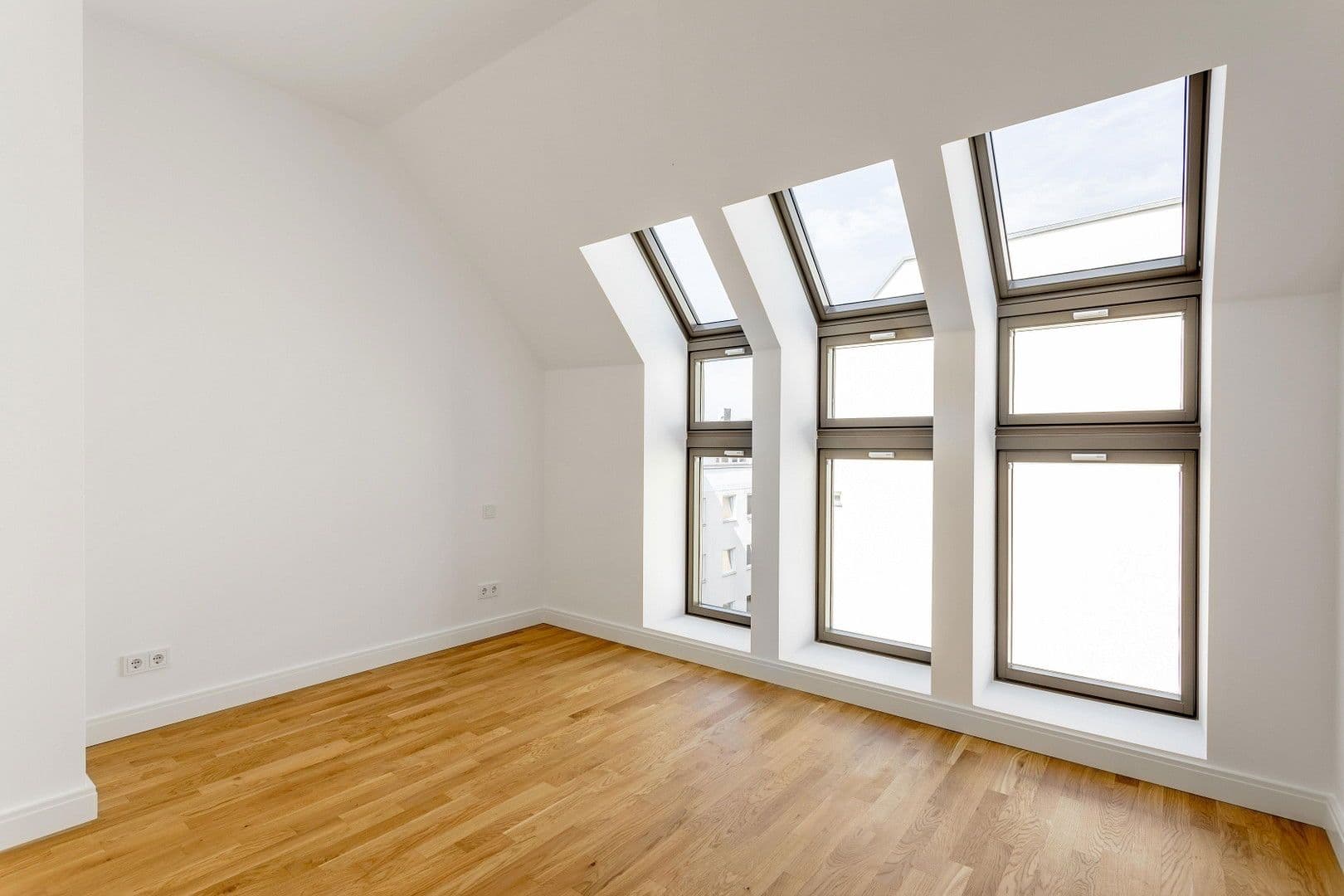 Prodej bytu 4+1 161 m², Hohenstaufenstraße 9, Berlin, Berlín Prodej bytu 4+1 161 m², Hohenstaufenstraße 9, Berlin, Berlín