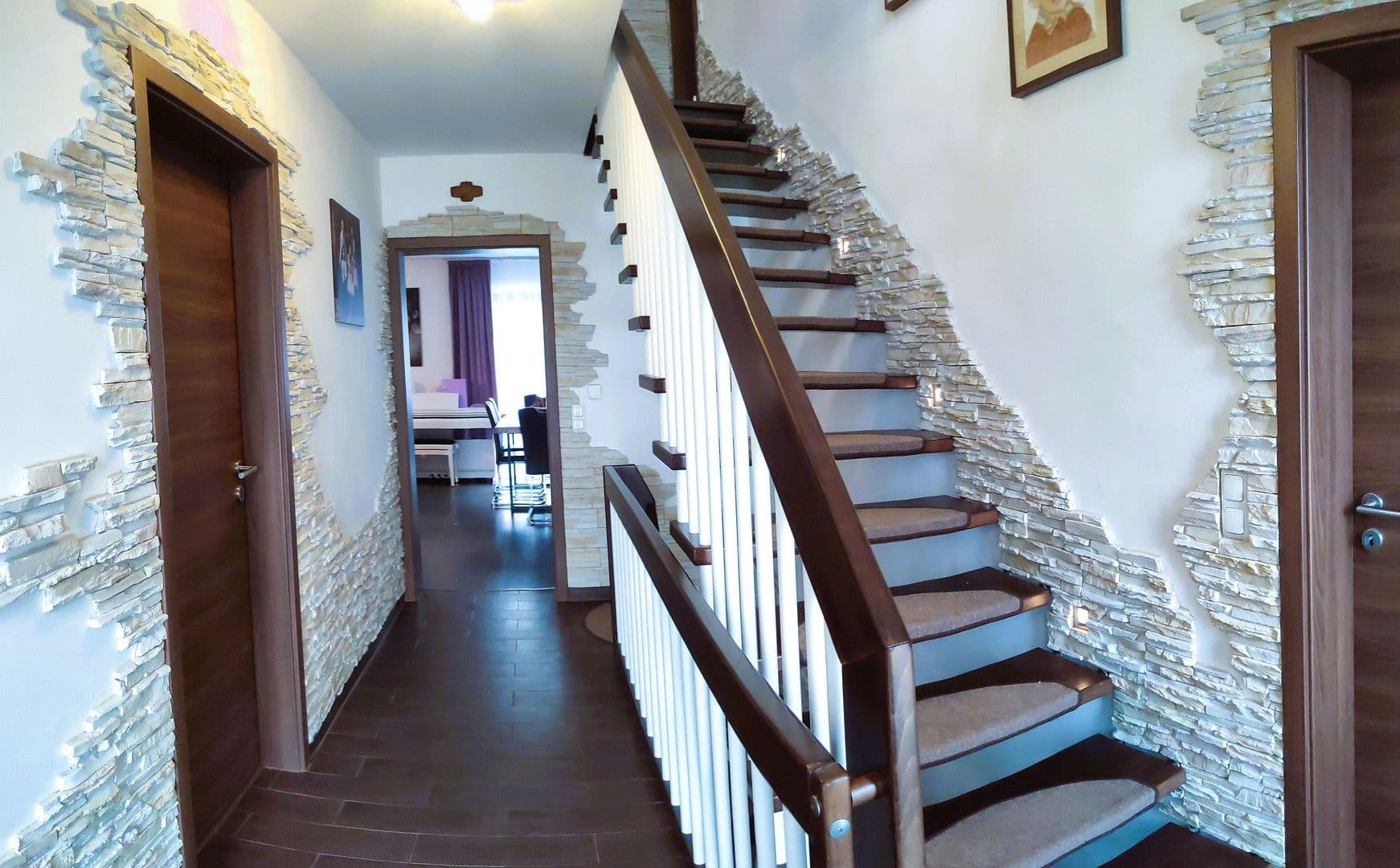 Pronájem domu 210 m², pozemek 670 m², Wilhermsdorf, Bavorsko Pronájem domu 210 m², pozemek 670 m², Wilhermsdorf, Bavorsko