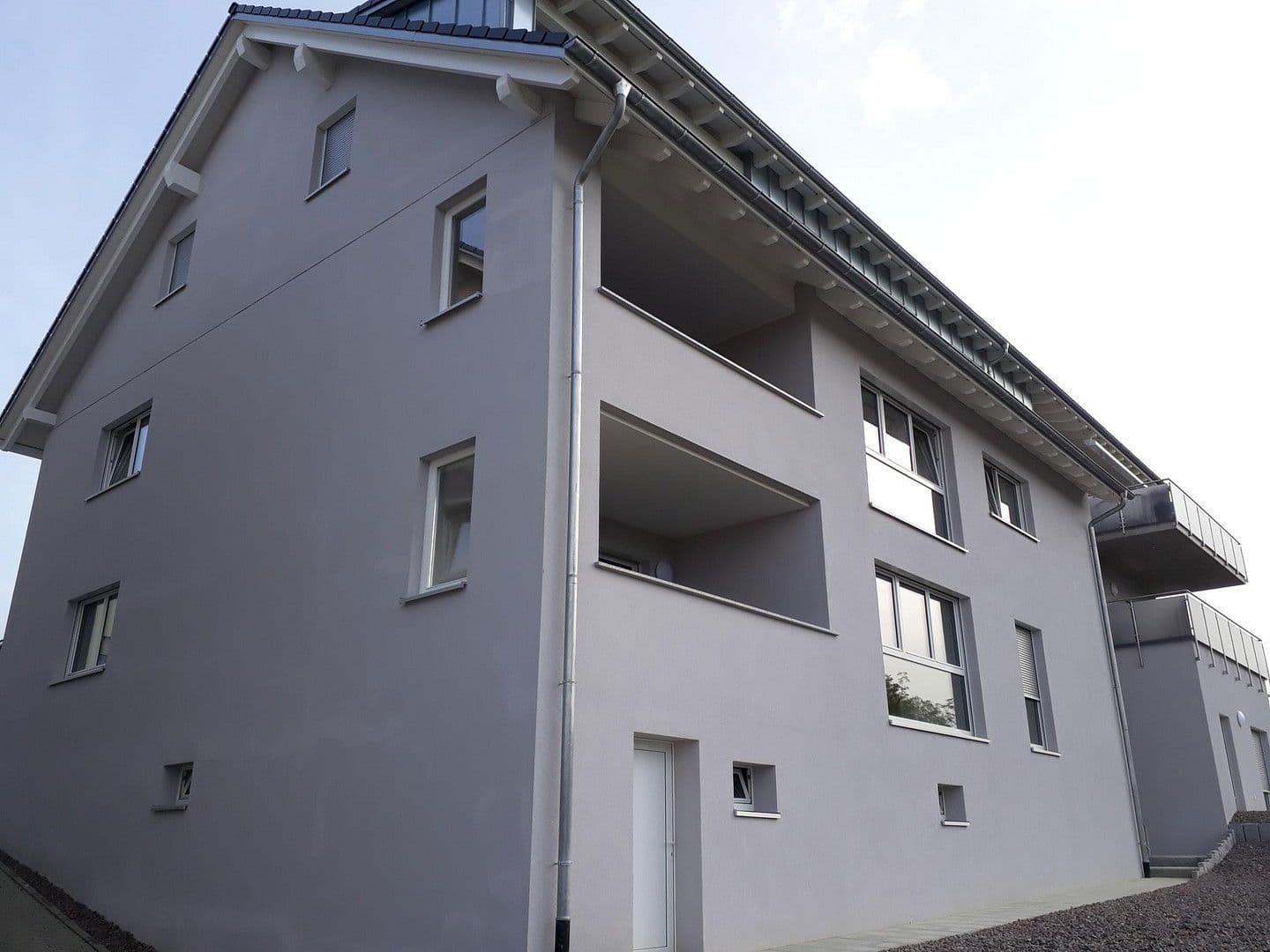 Pronájem bytu 3+1 116 m², Zimmermannstrasse 19, Laufenburg (Baden), Bádensko-Württembersko Pronájem bytu 3+1 116 m², Zimmermannstrasse 19, Laufenburg (Baden), Bádensko-Württembersko
