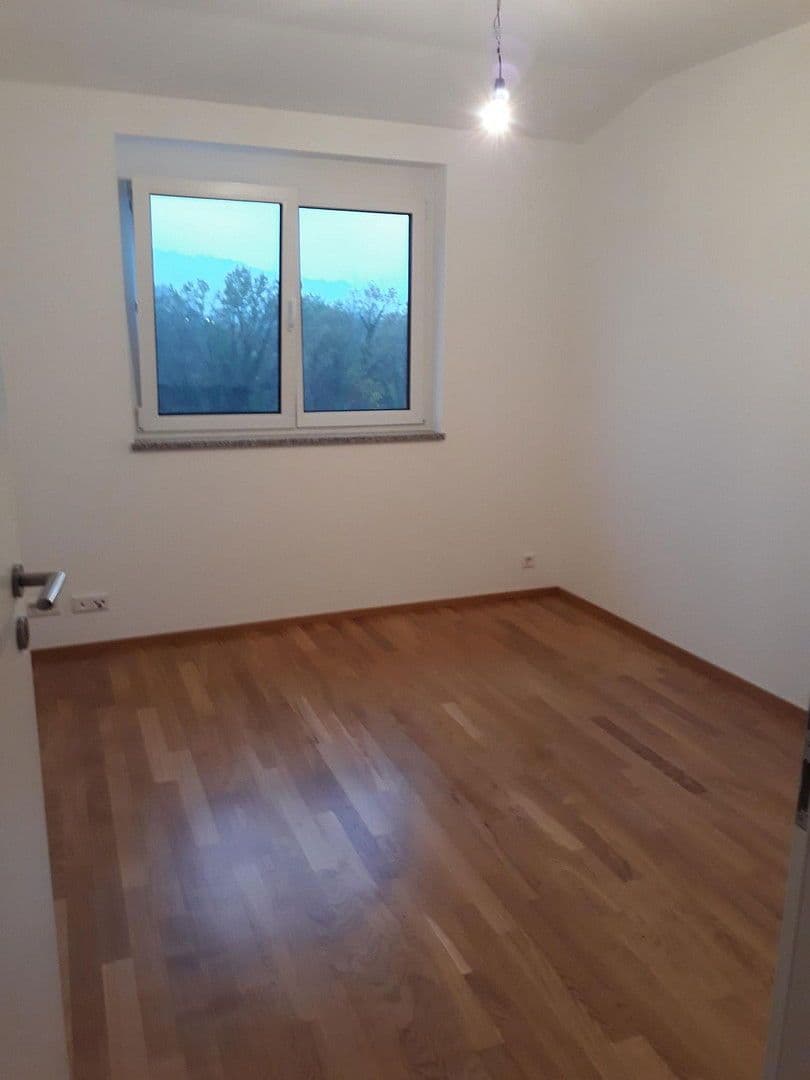 Pronájem bytu 3+1 116 m², Zimmermannstrasse 19, Laufenburg (Baden), Bádensko-Württembersko Pronájem bytu 3+1 116 m², Zimmermannstrasse 19, Laufenburg (Baden), Bádensko-Württembersko