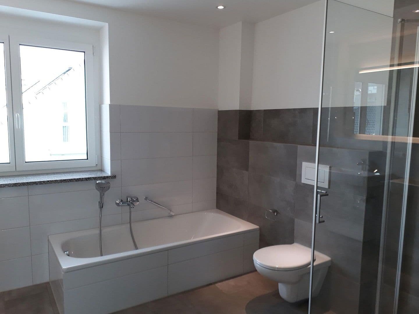 Pronájem bytu 3+1 116 m², Zimmermannstrasse 19, Laufenburg (Baden), Bádensko-Württembersko Pronájem bytu 3+1 116 m², Zimmermannstrasse 19, Laufenburg (Baden), Bádensko-Württembersko