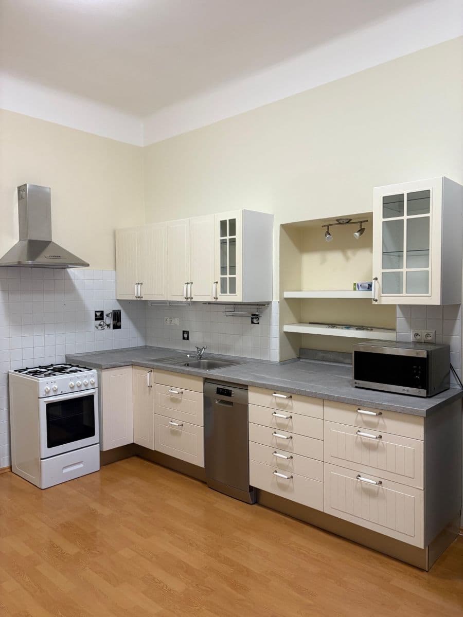 Pronájem bytu 2+1 80 m², Ruská, Praha, Praha Pronájem bytu 2+1 80 m², Ruská, Praha, Praha