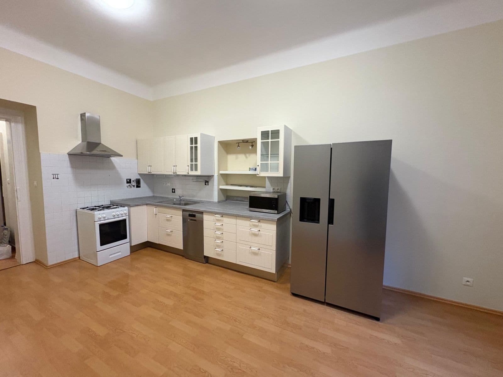 Pronájem bytu 2+1 80 m², Ruská, Praha, Praha Pronájem bytu 2+1 80 m², Ruská, Praha, Praha