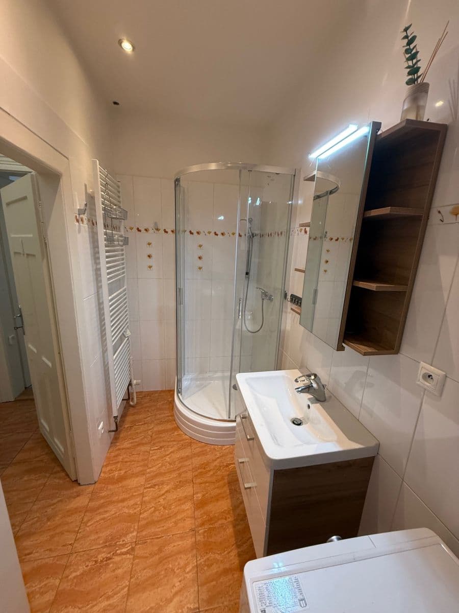 Pronájem bytu 2+1 80 m², Ruská, Praha, Praha Pronájem bytu 2+1 80 m², Ruská, Praha, Praha