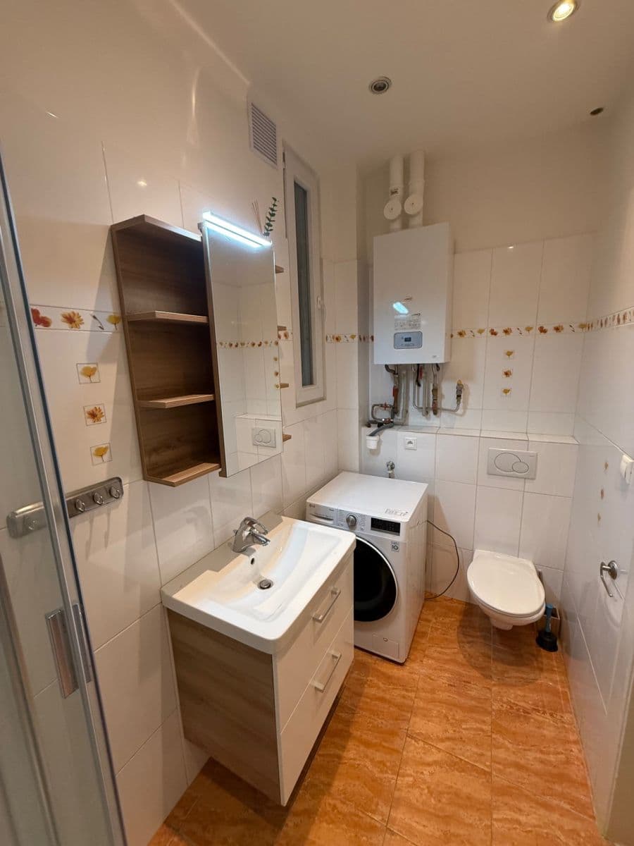 Pronájem bytu 2+1 80 m², Ruská, Praha, Praha Pronájem bytu 2+1 80 m², Ruská, Praha, Praha