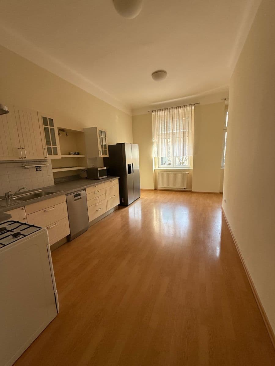 Pronájem bytu 2+1 80 m², Ruská, Praha, Praha Pronájem bytu 2+1 80 m², Ruská, Praha, Praha