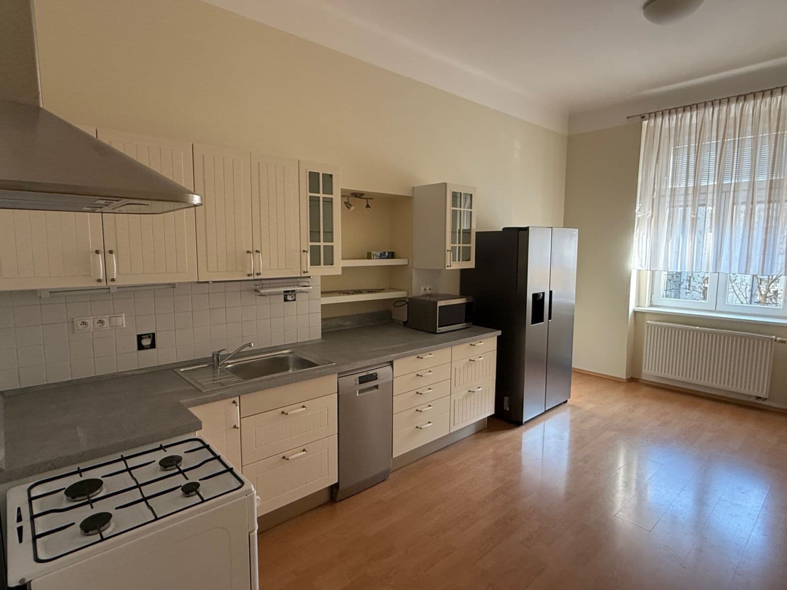 Pronájem bytu 2+1 80 m², Ruská, Praha, Praha Pronájem bytu 2+1 80 m², Ruská, Praha, Praha