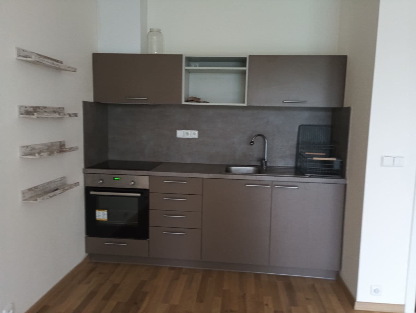 Pronájem bytu 2+kk 59 m², Borová, Hostivice, Středočeský kraj Pronájem bytu 2+kk 59 m², Borová, Hostivice, Středočeský kraj