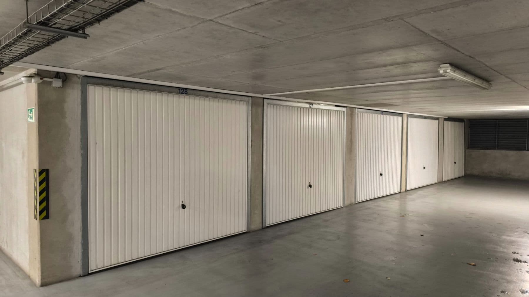 Pronájem garáže 16 m², Archeologická, Praha, Praha Pronájem garáže 16 m², Archeologická, Praha, Praha