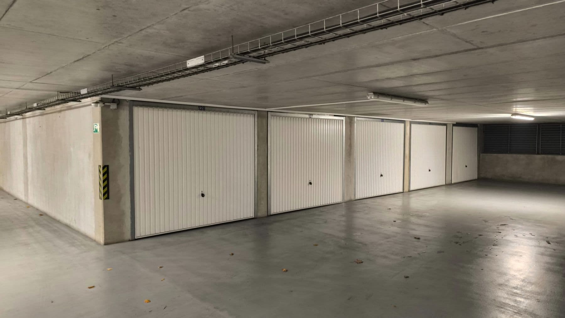 Pronájem garáže 16 m², Archeologická, Praha, Praha Pronájem garáže 16 m², Archeologická, Praha, Praha