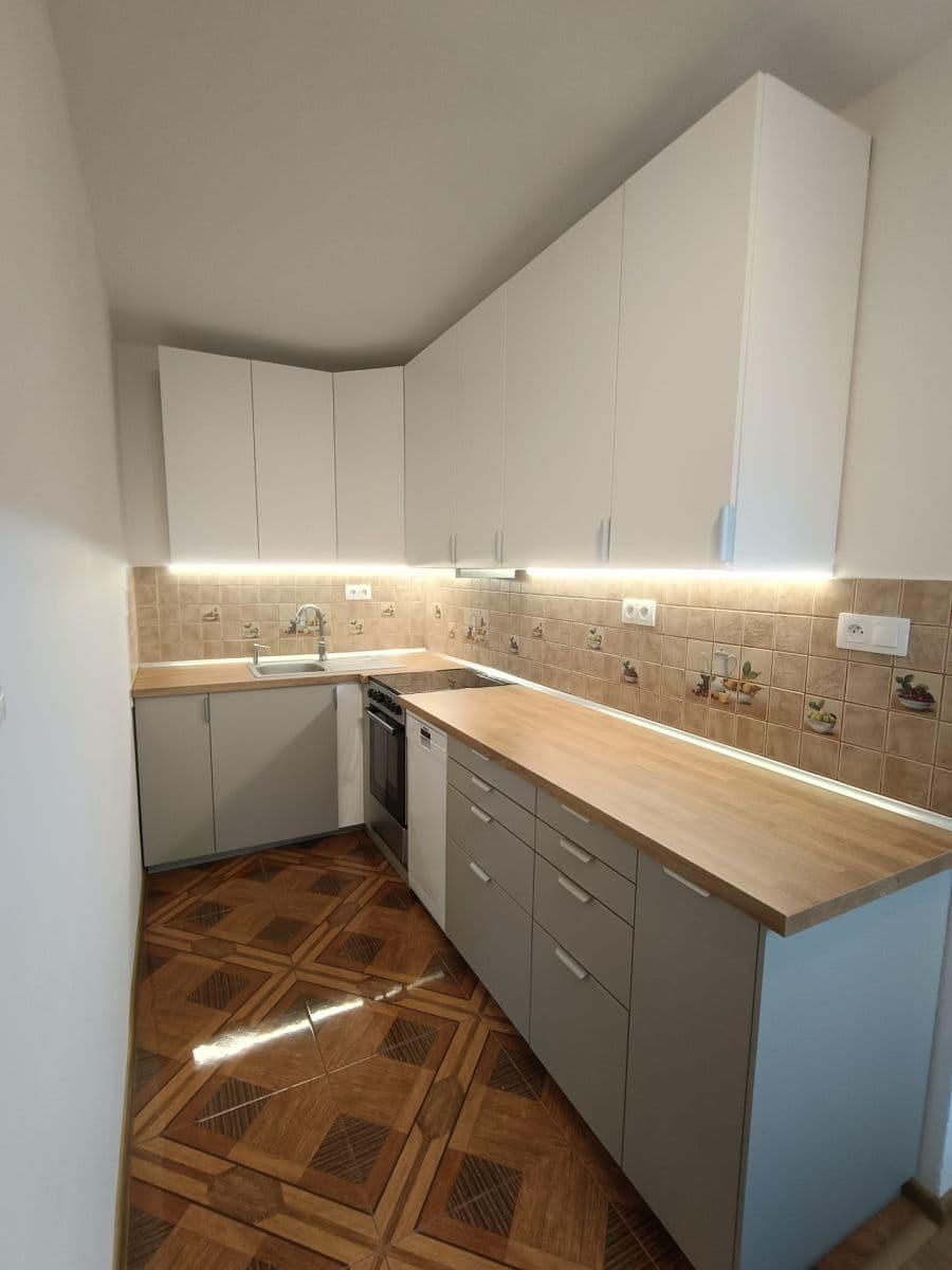 Pronájem bytu 3+1 65 m², Družstevná, Modra, Bratislavský kraj Pronájem bytu 3+1 65 m², Družstevná, Modra, Bratislavský kraj