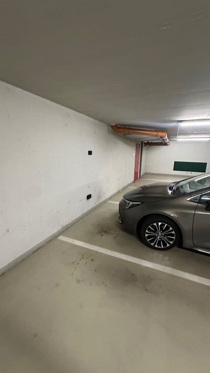 Pronájem garáže 6 m², Jeseniova, Praha, Praha Pronájem garáže 6 m², Jeseniova, Praha, Praha