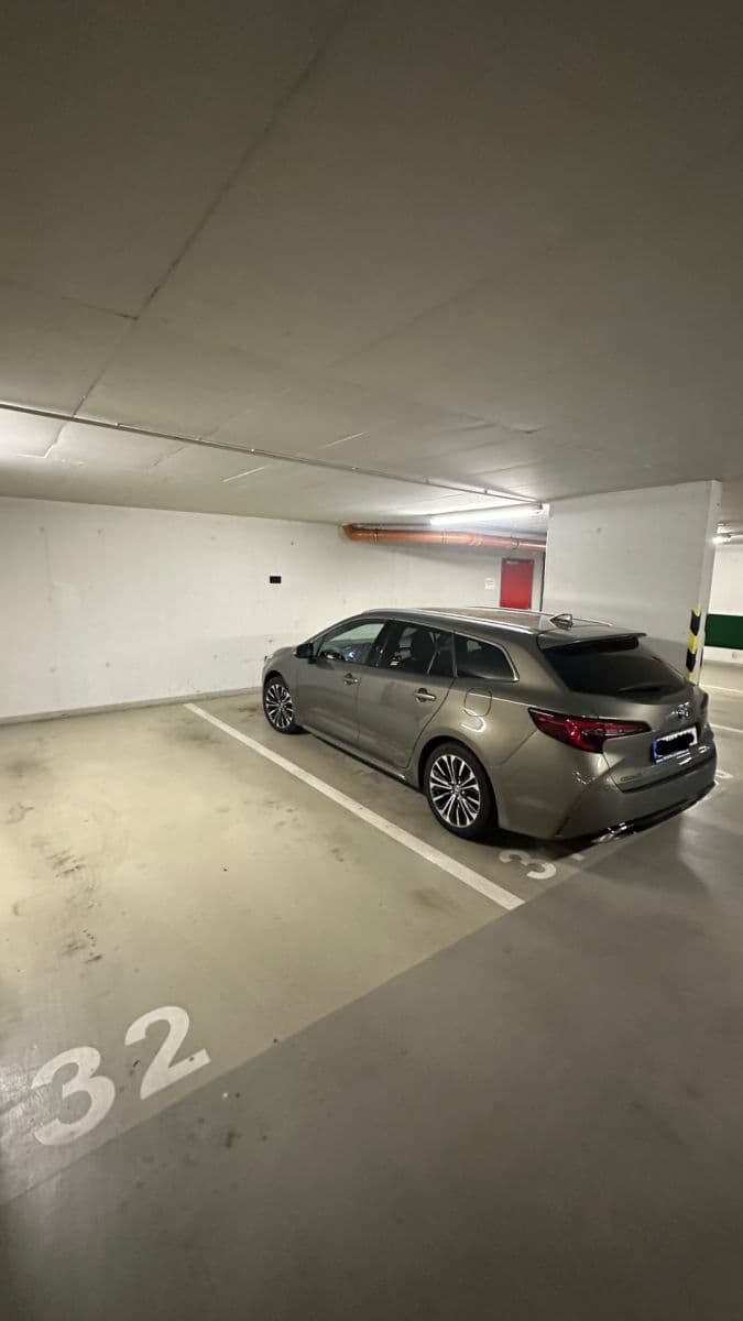 Pronájem garáže 6 m², Jeseniova, Praha, Praha Pronájem garáže 6 m², Jeseniova, Praha, Praha