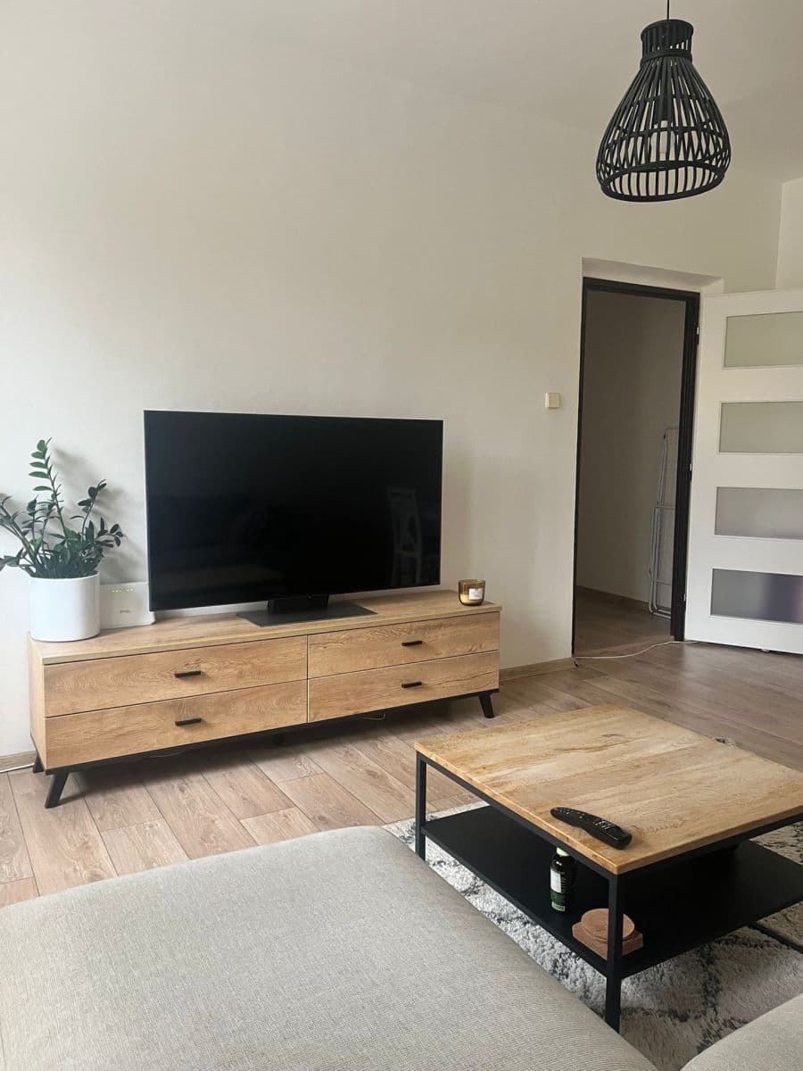 Pronájem bytu 2+1 57 m², Bratří Čapků, Valašské Meziříčí, Zlínský kraj Pronájem bytu 2+1 57 m², Bratří Čapků, Valašské Meziříčí, Zlínský kraj