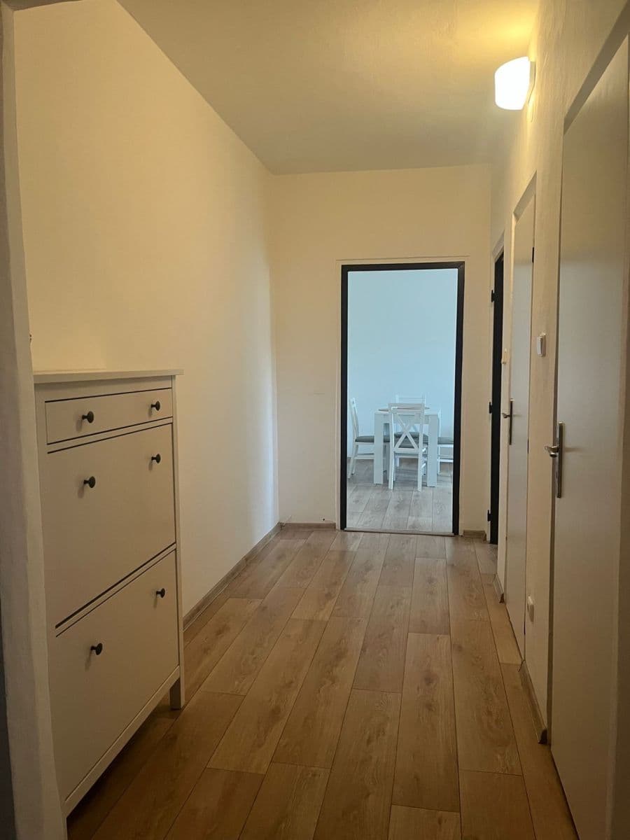 Pronájem bytu 2+1 57 m², Bratří Čapků, Valašské Meziříčí, Zlínský kraj Pronájem bytu 2+1 57 m², Bratří Čapků, Valašské Meziříčí, Zlínský kraj