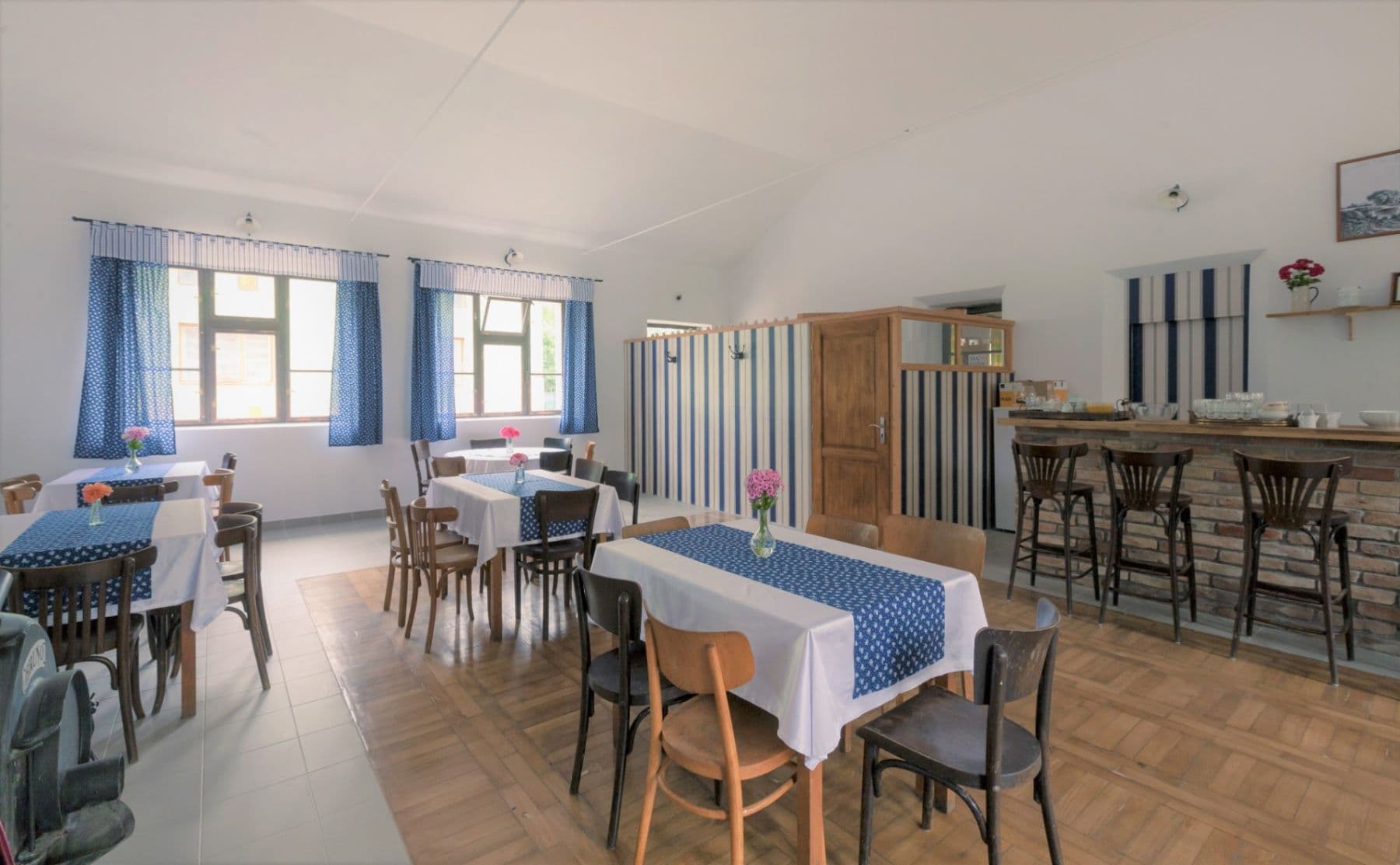 Pronájem nebytového prostoru 180 m², Koštice, Ústecký kraj Pronájem nebytového prostoru 180 m², Koštice, Ústecký kraj