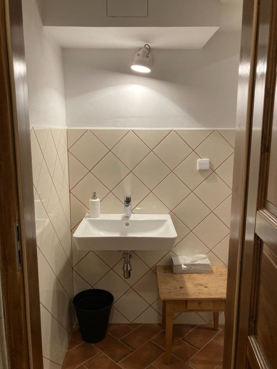 Pronájem nebytového prostoru 180 m², Koštice, Ústecký kraj Pronájem nebytového prostoru 180 m², Koštice, Ústecký kraj