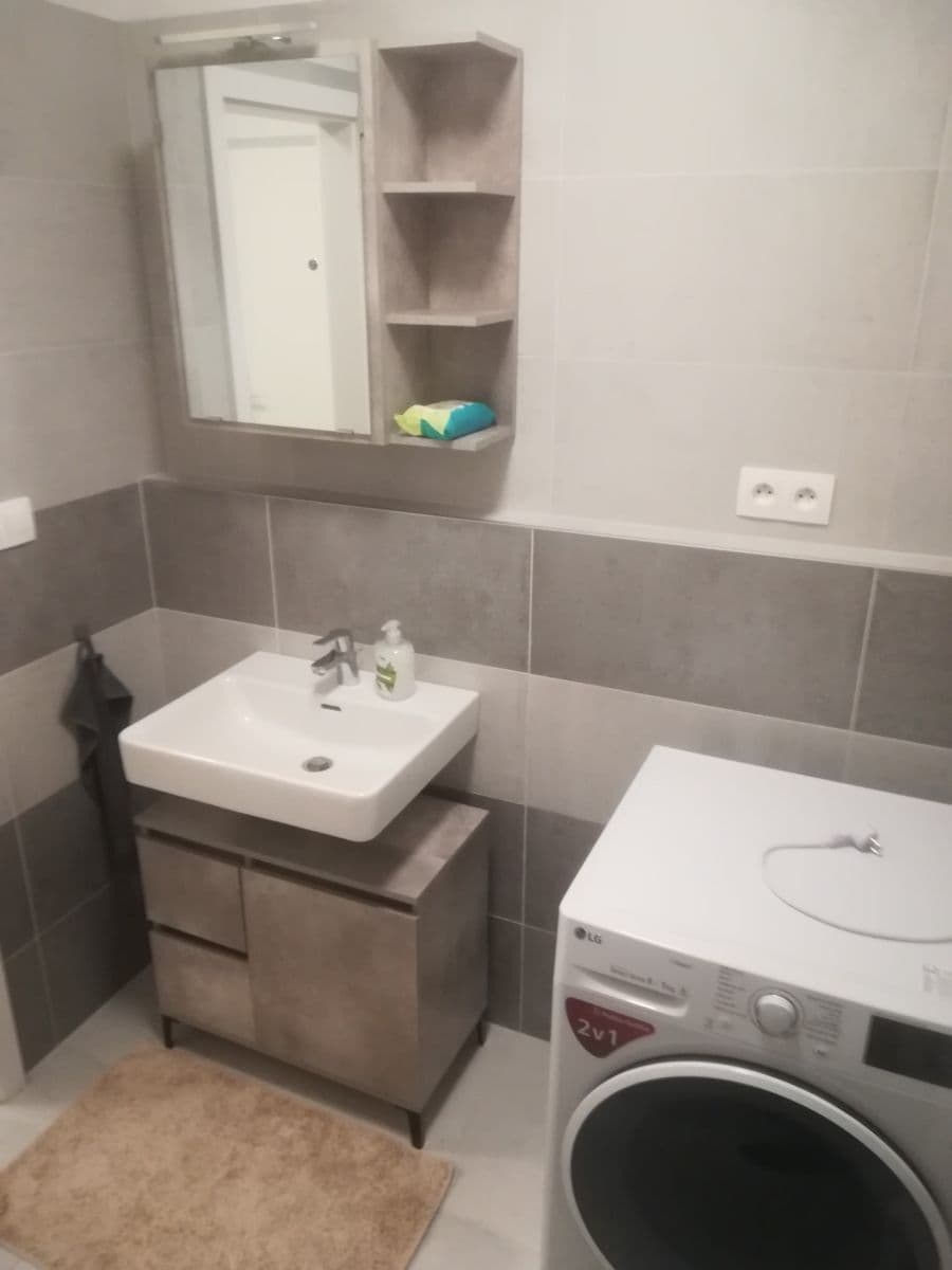 Pronájem bytu 1+1 38 m², Lužná, Petržalka, Bratislavský kraj Pronájem bytu 1+1 38 m², Lužná, Petržalka, Bratislavský kraj