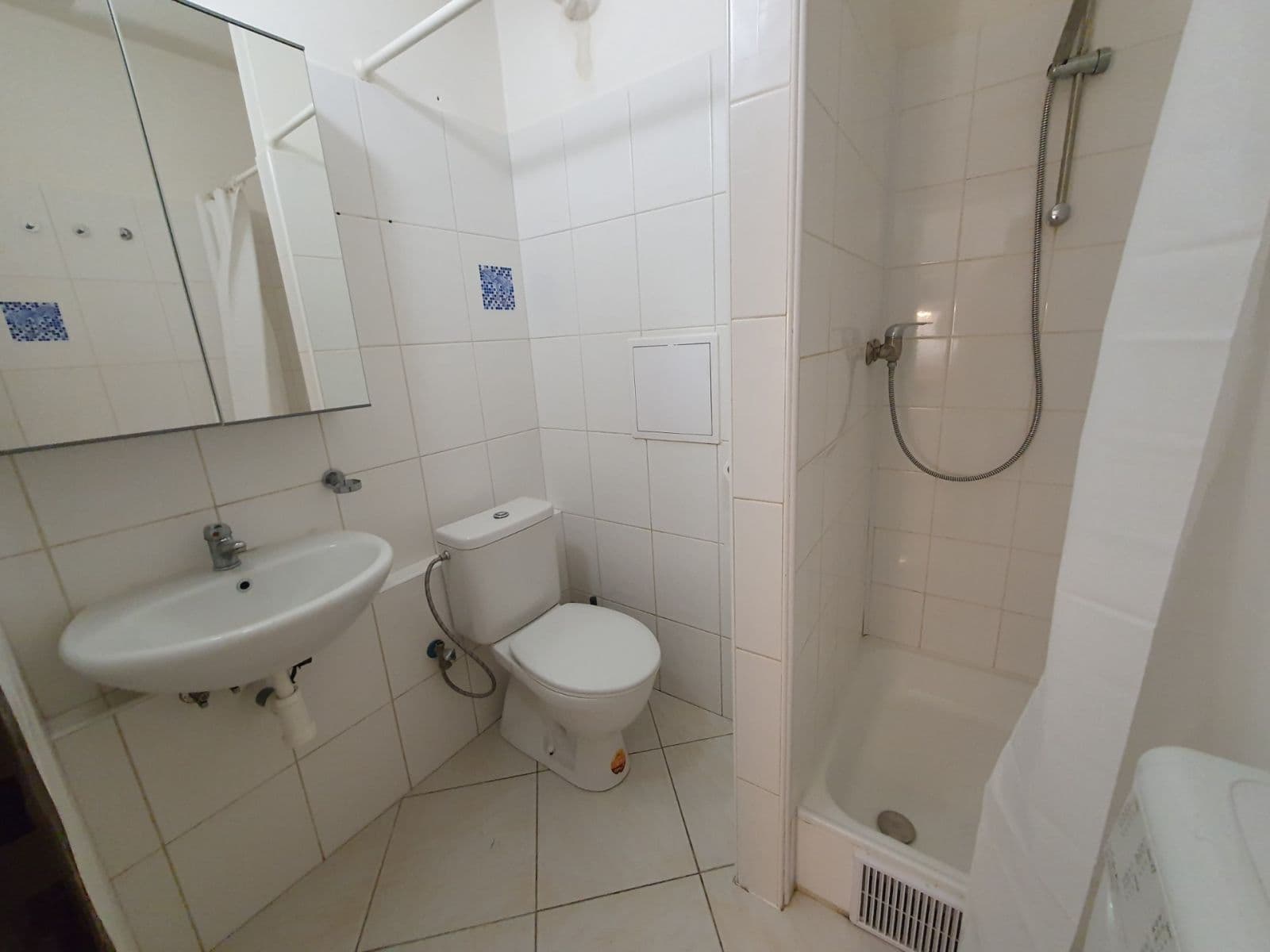 Pronájem bytu 1+kk 20 m², Jedovnická, Brno, Jihomoravský kraj Pronájem bytu 1+kk 20 m², Jedovnická, Brno, Jihomoravský kraj