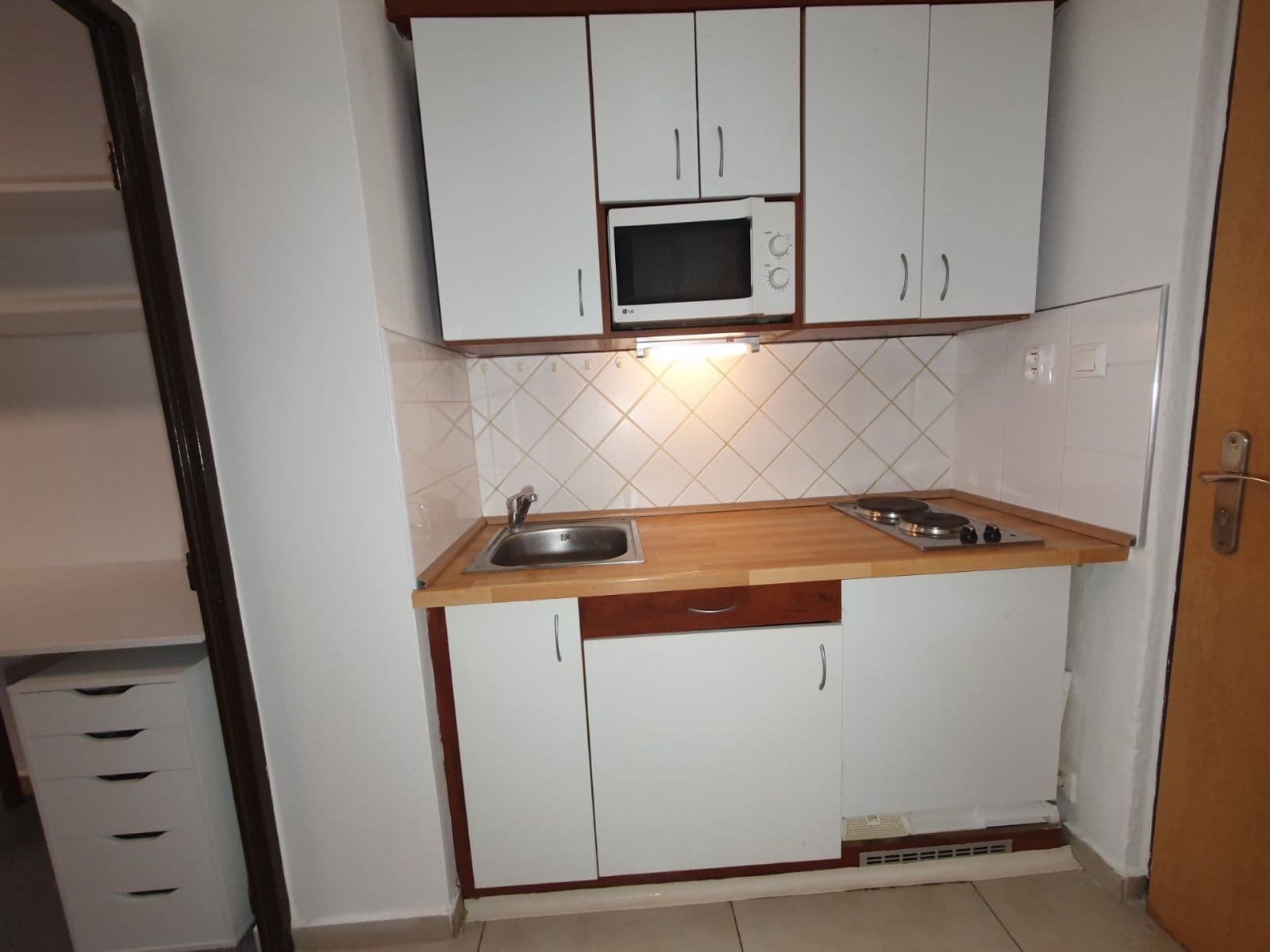 Pronájem bytu 1+kk 20 m², Jedovnická, Brno, Jihomoravský kraj Pronájem bytu 1+kk 20 m², Jedovnická, Brno, Jihomoravský kraj