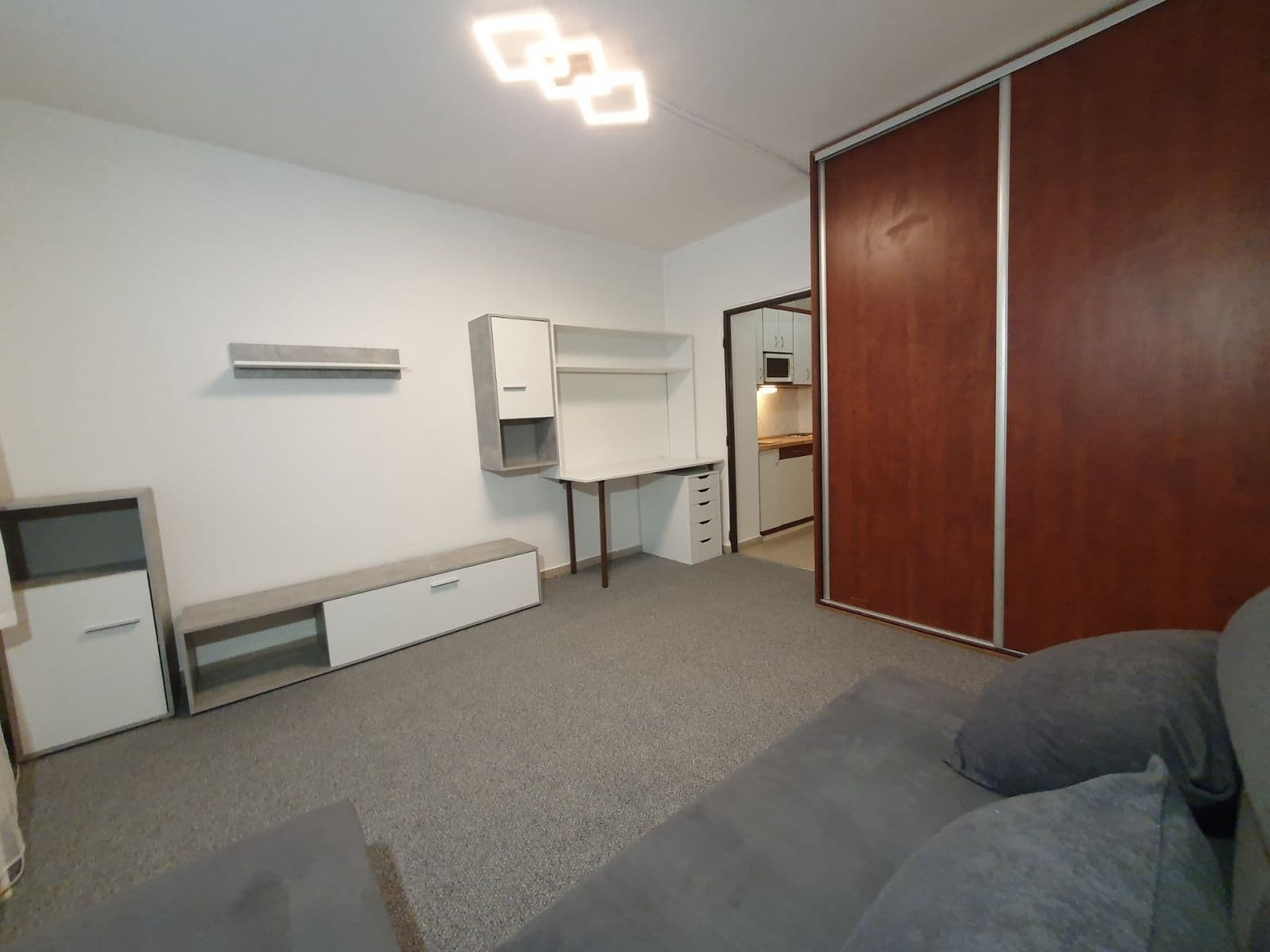 Pronájem bytu 1+kk 20 m², Jedovnická, Brno, Jihomoravský kraj Pronájem bytu 1+kk 20 m², Jedovnická, Brno, Jihomoravský kraj